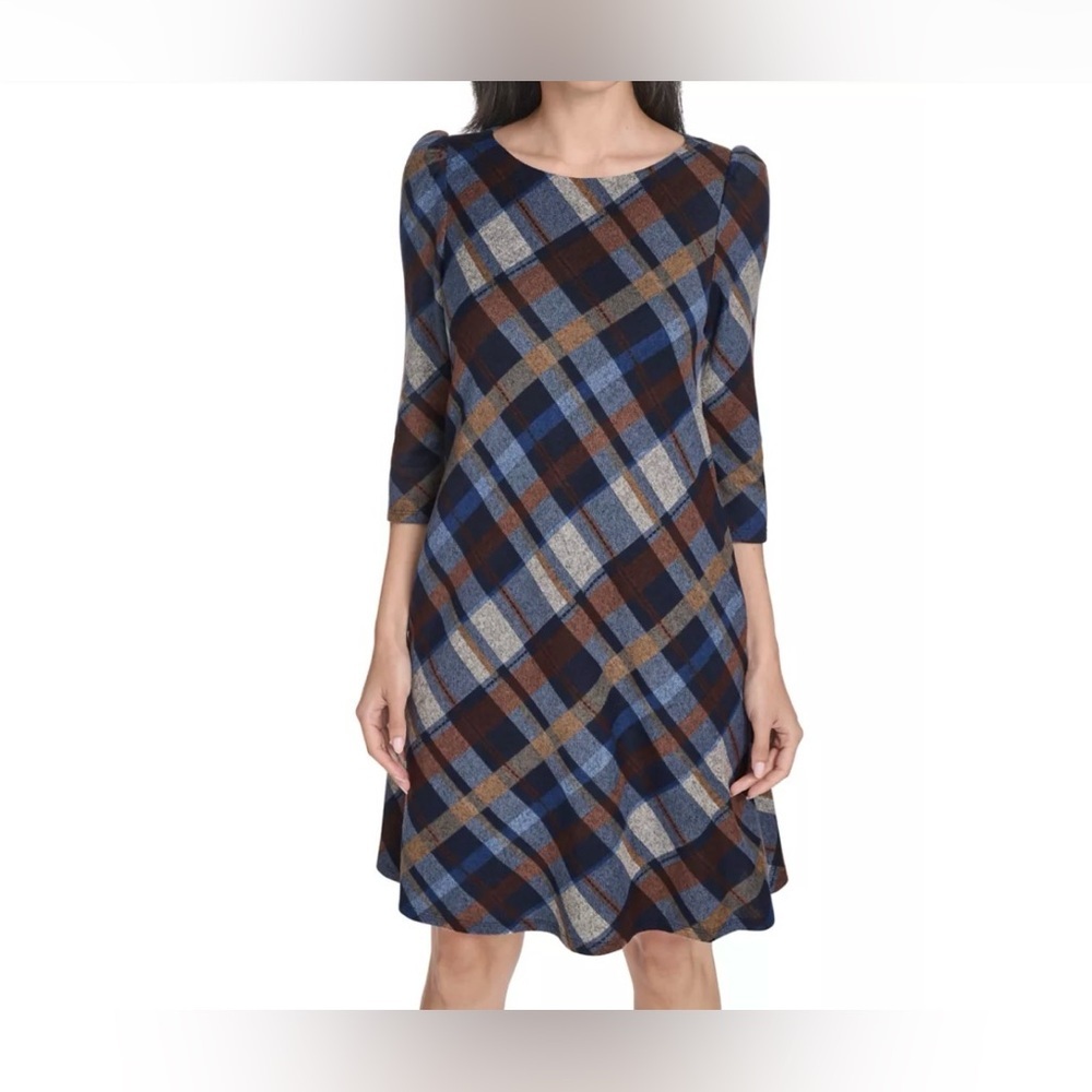 This is a Jessica Howard plaid bell-sleeve A-line or shift dress